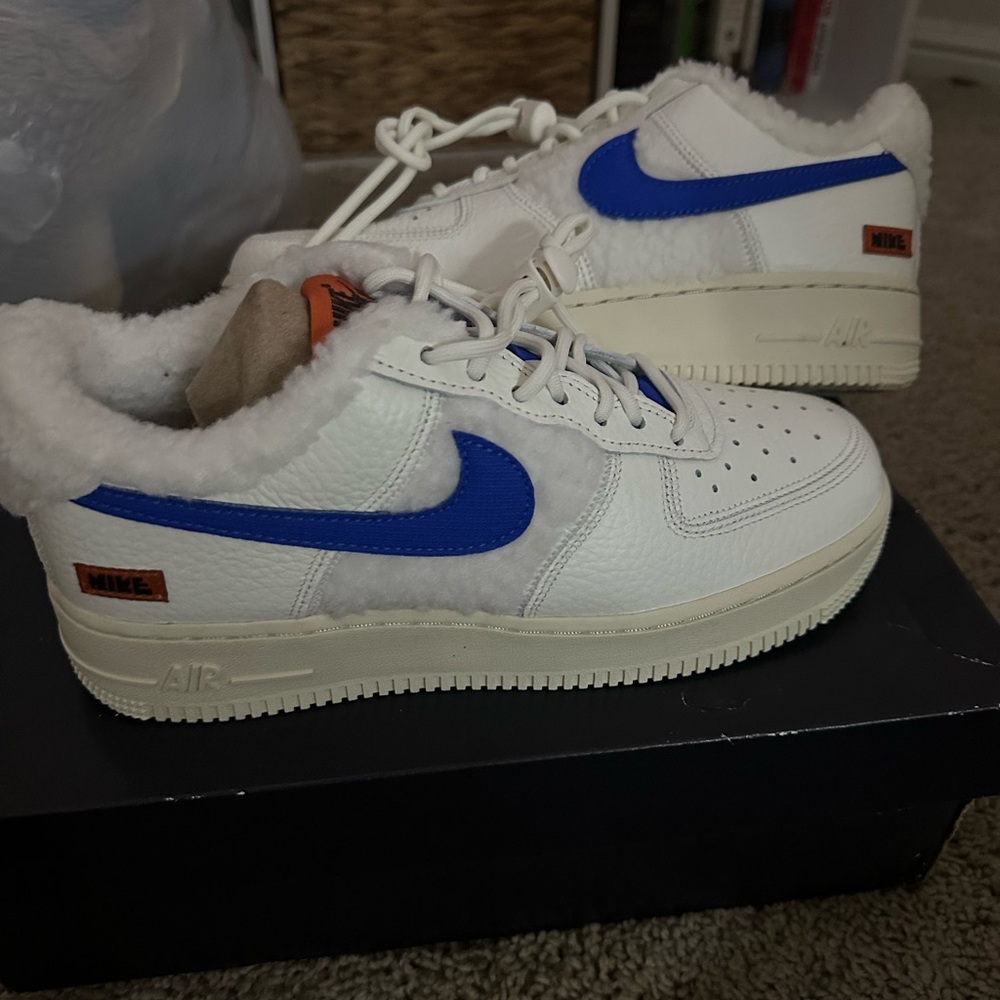 Nike Women's AIR Force 1 '07 Low Sherpa Fleece